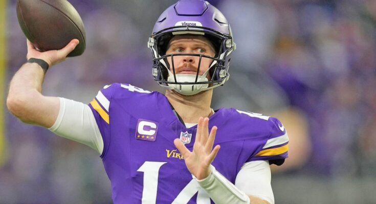 2024 NFL playoff picture, rankings: Officials will hit the field; Vikings, Lions to play No. 1 seed 1