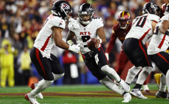 LANDOVER, MARYLAND - DECEMBER 29: Michael Penix Jr. #9 of the Atlanta Falcons hands the ball off to Bijan Robinson #7 in the first quarter against the Washington Falcons at Northwest Stadium on December 29, 2024 in Landover, Maryland. (Photo by Timothy Nwachukwu/Getty Images)