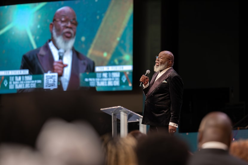 Bishop TD Jakes talks about his health during the New Year's Eve service at the conference of The...