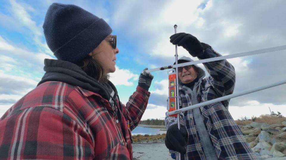 Citizen scientists measure the slope of a beach using a beach map