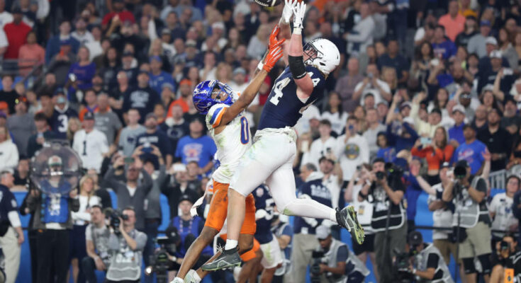 GLENDALE, ARIZONA - DECEMBER 31: Tyler Warren #44 of the Penn State Nittany Lions catches a pass to beat Ty Benefield #0 of the Boise State Broncos during the third quarter of the 2024 Vrbo Fiesta Bowl at State Farm Stadium on December 31. , 2024 Glendale, Arizona. (Photo by Christian Petersen/Getty Images)